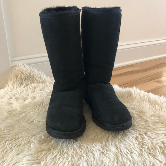 Uggs size 6 tall boots - Picture 4 of 5